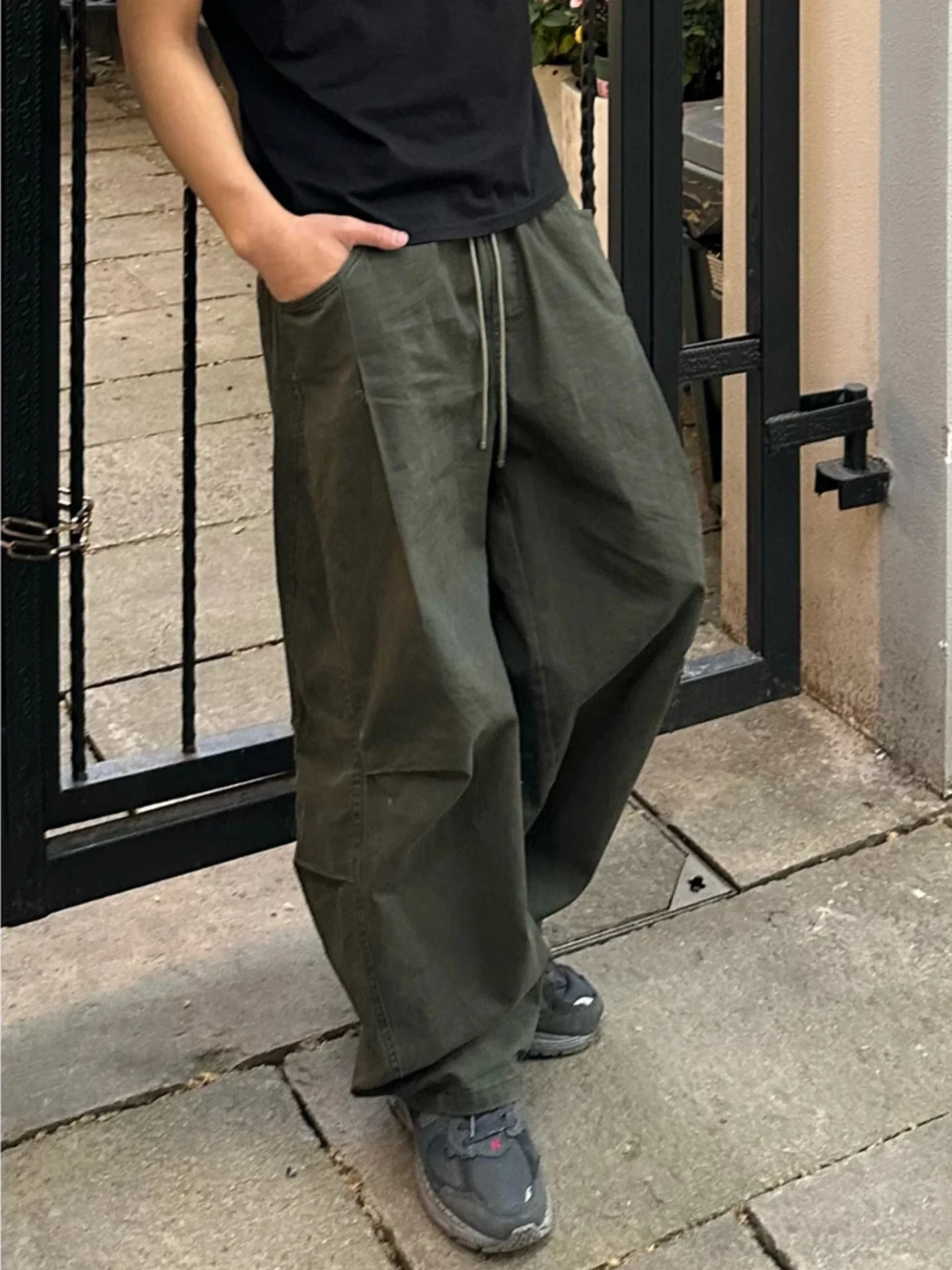 

Men's Winter Straight Leg Casual Pants Fashionable High Street Workwear Style Polyester Fiber Mid Waist Elastic Waist