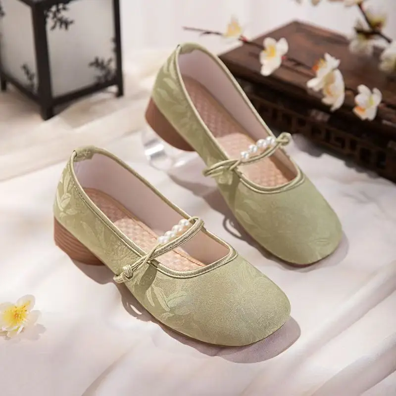 女性の新しいローヒールソリッドカラーチャイナシューズエスニックスタイルラウンドトゥ浅いスリップオン漢服靴軽量レトロ布靴