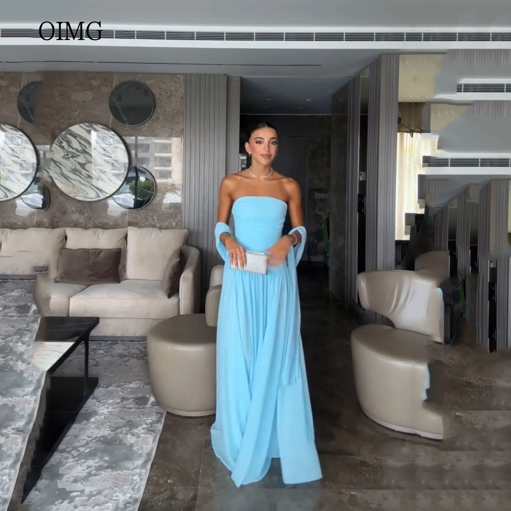 

OIMG современное синее платье трапециевидной формы без бретелек для выпускного вечера с открытой спиной и шалью вечернее платье шифоновое вечернее платье длиной до пола по индивидуальному заказу