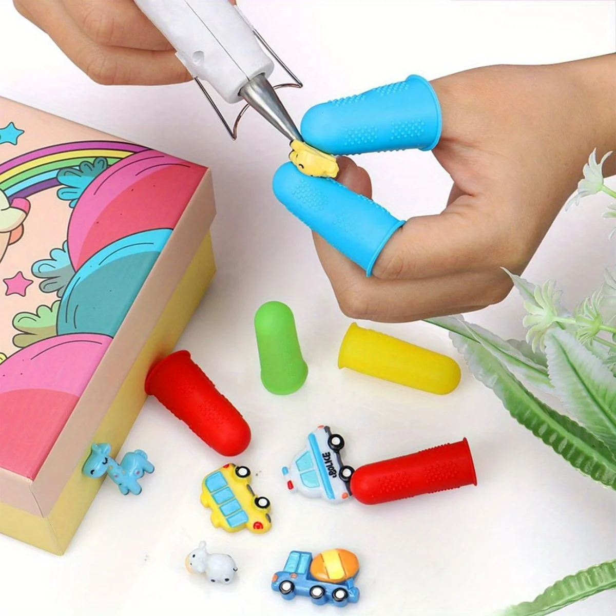 Silicone Hot Glue Gun Finger Caps,Finger Guard Protectors or Hot Glue Wax Rosin Resin Honey Adhesives Scrapbooking Sewing 3Sizes