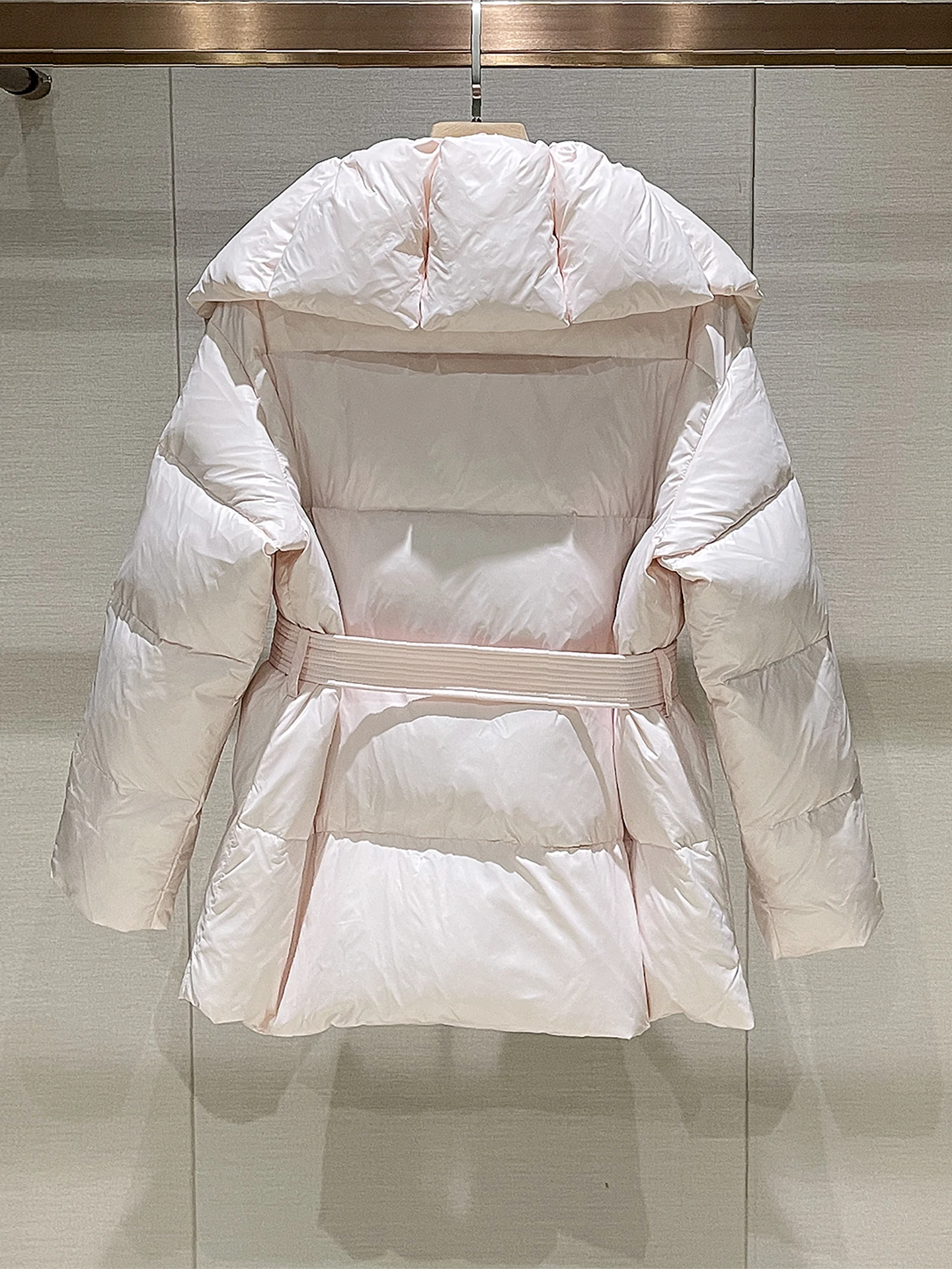 Ultraleichte Langarm-Daunenjacke mit Kragen für Damen, hohe Taille, Knoten, Herbst-Winter, neue Sle Commute Ele