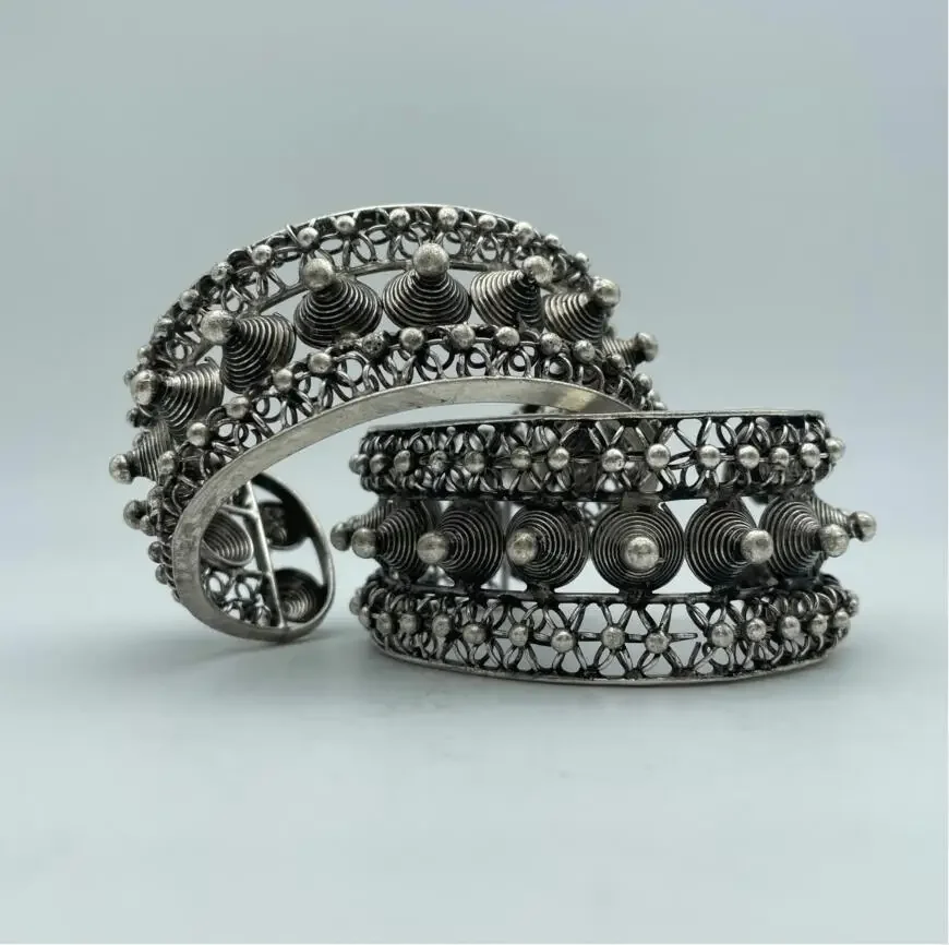 

2PAIR National characteristics Handmade Miao Silver Bracelet style Fine jewe Noble