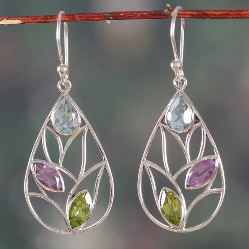 Hohle Hängeohrringe im Waldstil mit Gras- und Blattmuster, mehrfarbige synthetische Zirkon-Ohrringe, frischer Modeschmuck für Damen
