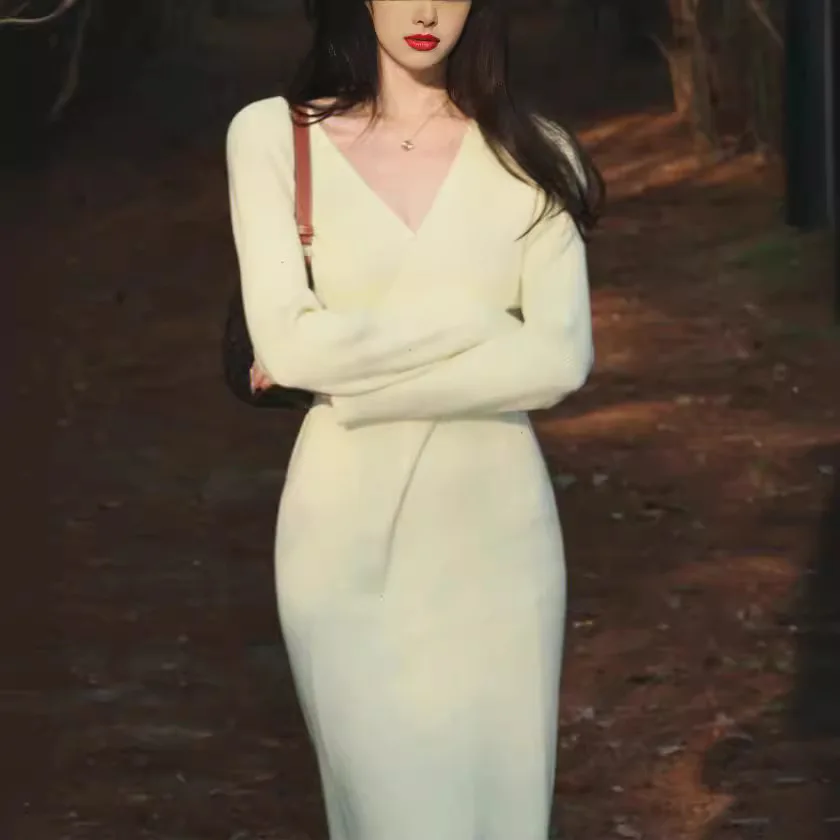 Sukienka długa, luźna, z dekoltem w serek, marszczeniem w talii, w stylu francuskim, idealna na wiosnę, model 6569.