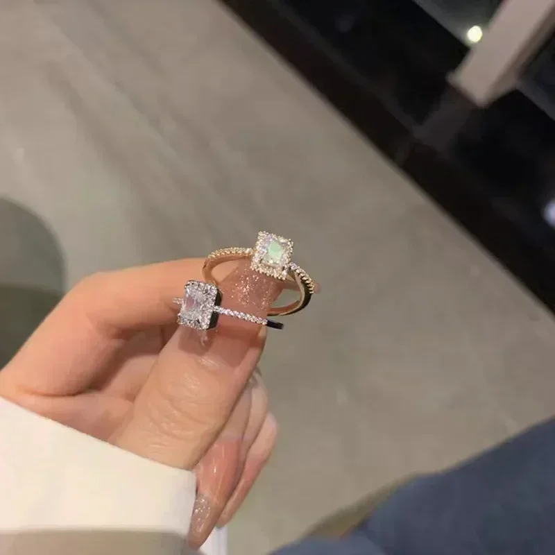 Anelli di fidanzamento per matrimonio classici di lusso Moissanite per donna Anello portafortuna quadrato Anelli regolabili color oro Gioielli con ciondoli