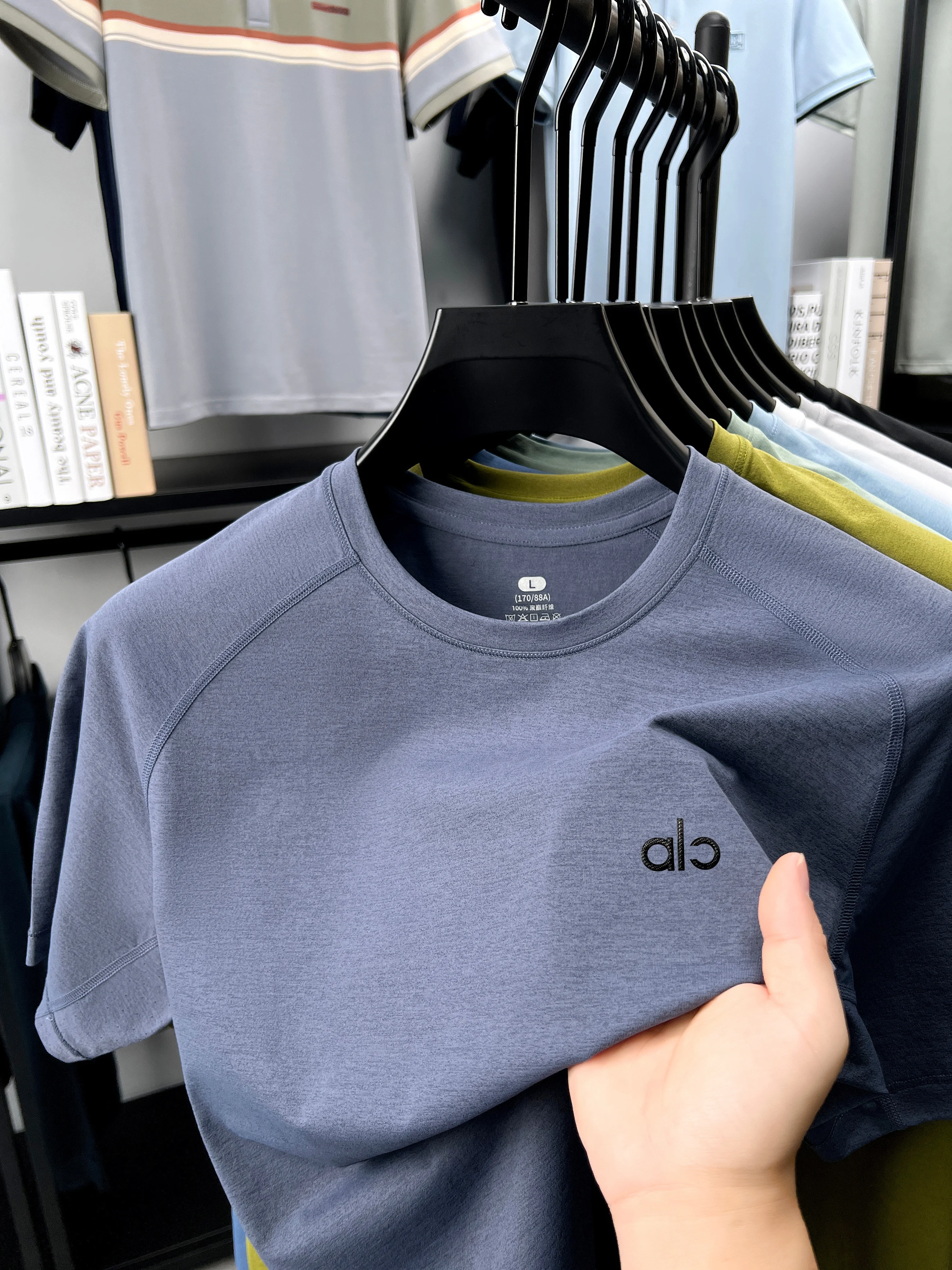 Sommermode-Marken-T-Shirt mit Rundhalsausschnitt und kurzen Ärmeln für Herren, bequemes und atmungsaktives, vielseitiges Alltags- und Sport-Oberteil – Detail 16