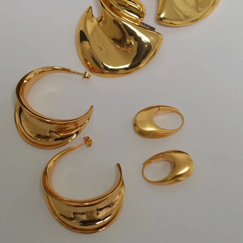 2026 Fashion Designer Brass Plated Gold Smooth Big Earrings Woman Top Quality Jewelry Trend