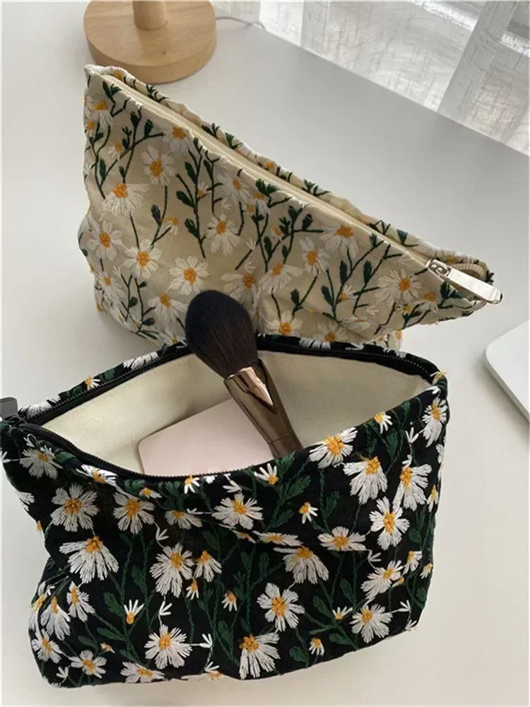 Bolsa de cosméticos para mujer, bolsa bordada con margaritas florales, kit de aseo de viaje coreano, bolsa de maquillaje de belleza, estuche