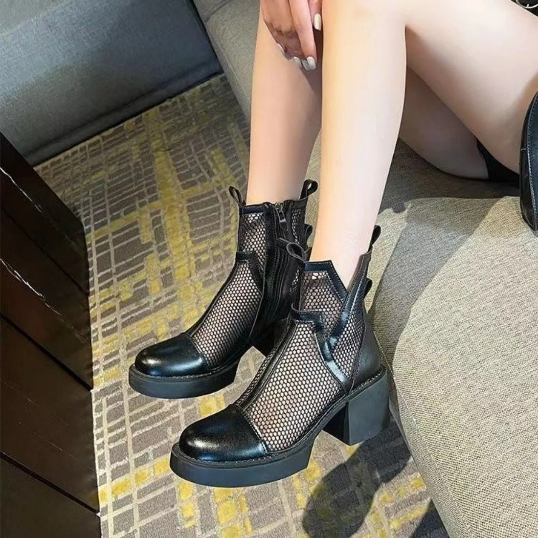 

Новинка 2023 года, женская обувь, однотонные женские ботинки с круглым носком на толстом каблуке, модные дышащие и удобные женские сандалии с сеткой