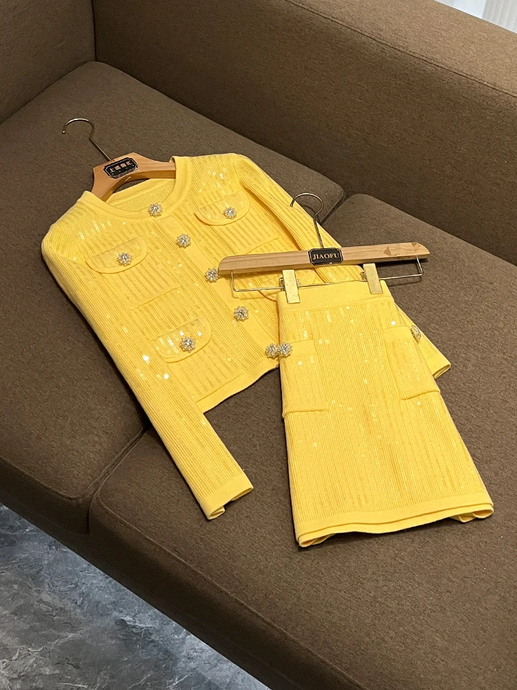 

Новинка 2024, качественное блестящее вязаное верхнее пальто, комплект с юбкой длиной, модный комплект для поездок на работу, длинный све, круглый дизайн Ne