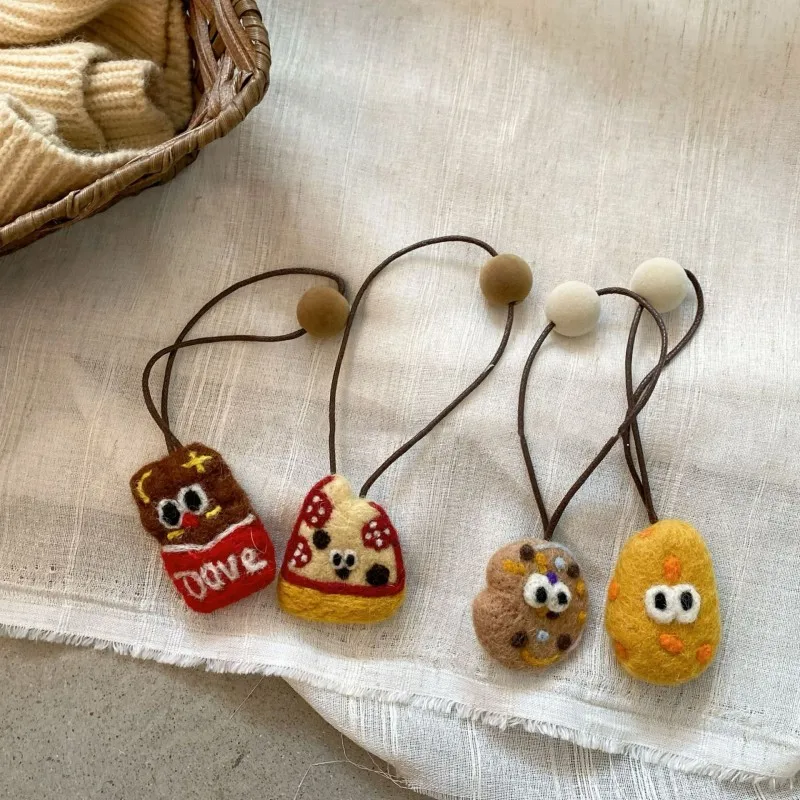 

Cute Cookies Pendant Car Keys Keyrings Funny Cookies Doll Series Keys Accessories Handmaking Wool Felt Pendant Creative Gifts