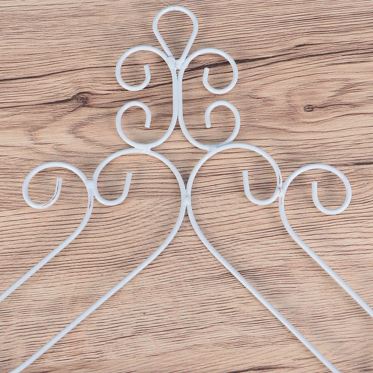 White Iron Wall Planter Pot Holder Modern Minimalist Flower Rack with Drain Design for Indoor Outdoor Use Hanging Flowerpot