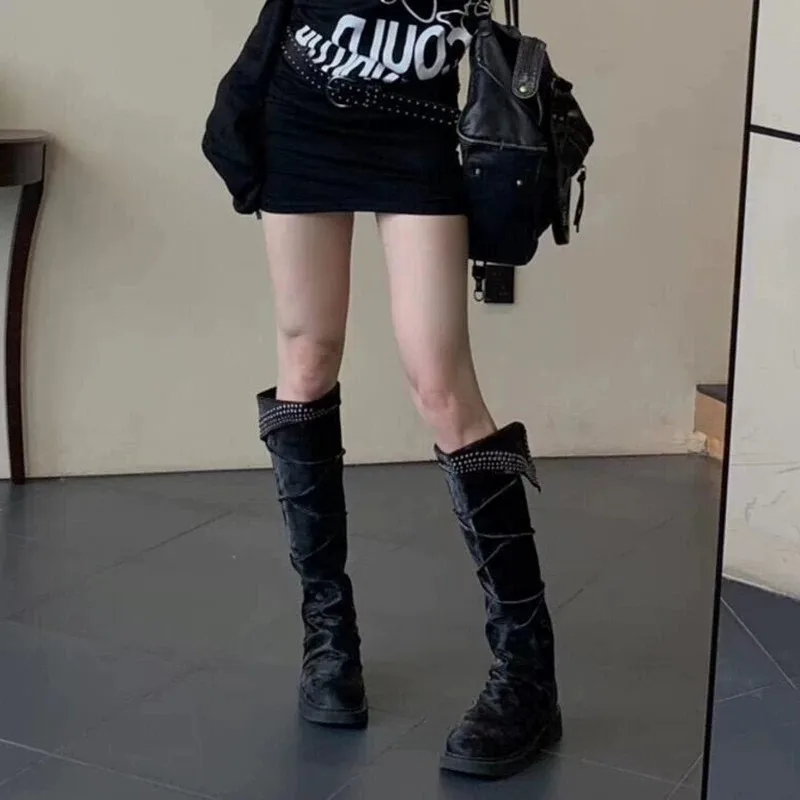 Rindsleder Gothic Nieten-Plateau-Stiefel im Retro-Nischen-Wasteland-Stil, Ritterstiefel mit Absatzerhöhung und schlankem Schaft