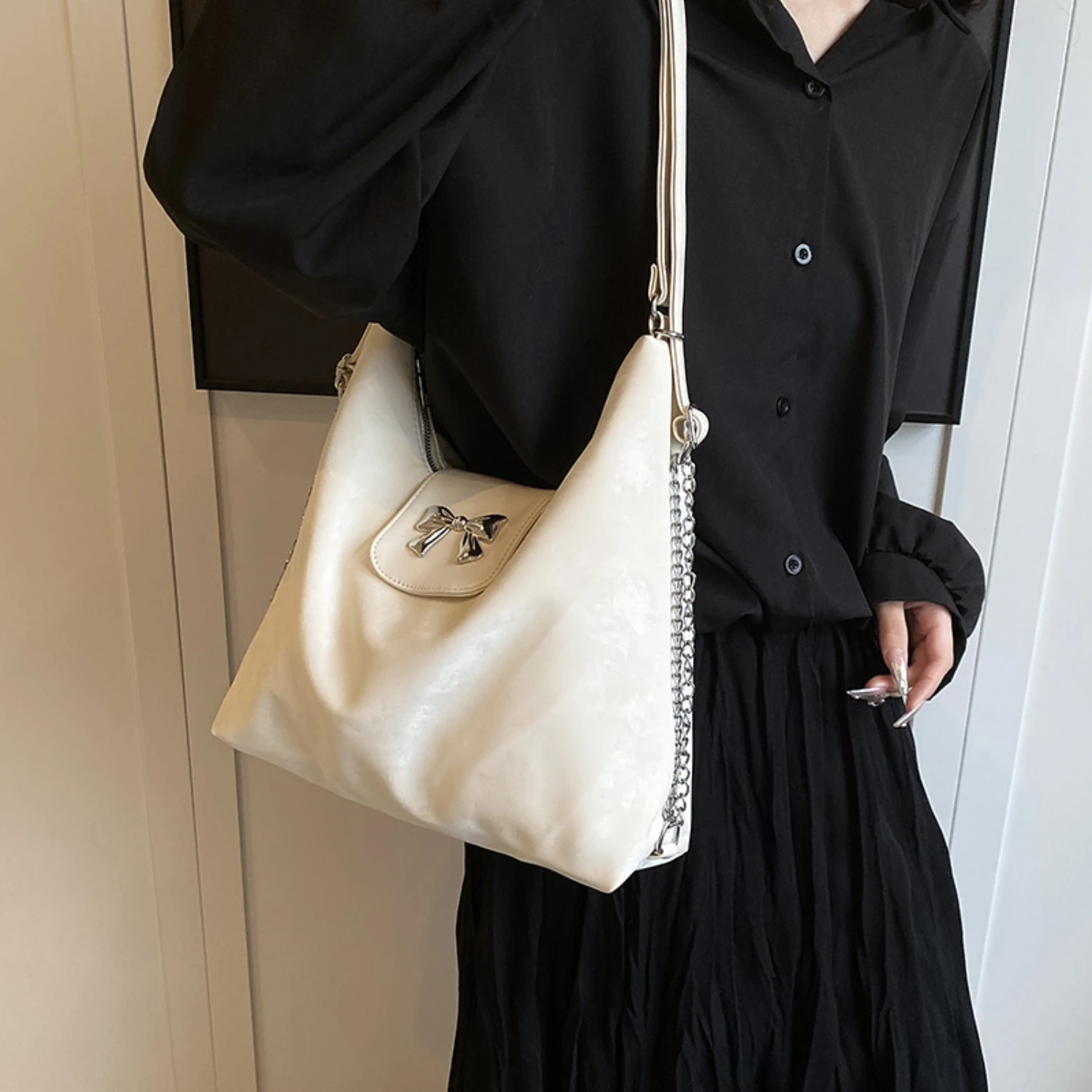 Bolso de mano con decoración de lazo, mochila con cadena convertible, bolso de hombro ligero para mujer