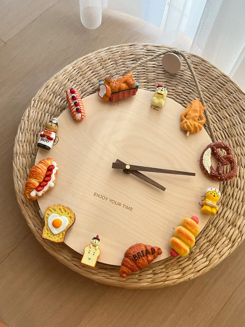 Reloj de pared personalizado para decoración del hogar, palo de método de moño de cuerno de toro con huevo, moño de tostada grande, pan de perro caliente, reloj colgante