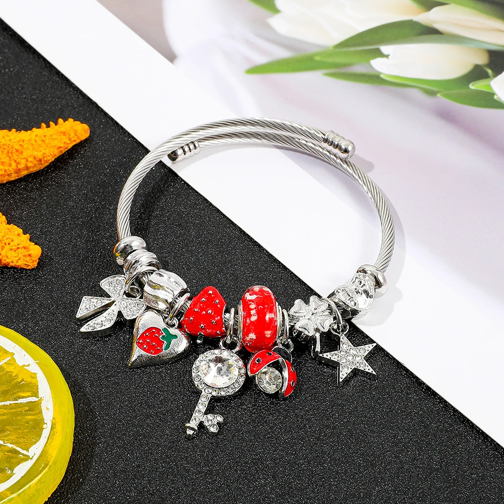 Pulsera con dije de fresa de estilo romántico con pulsera de cuentas de fresa, regalos especiales para mujer