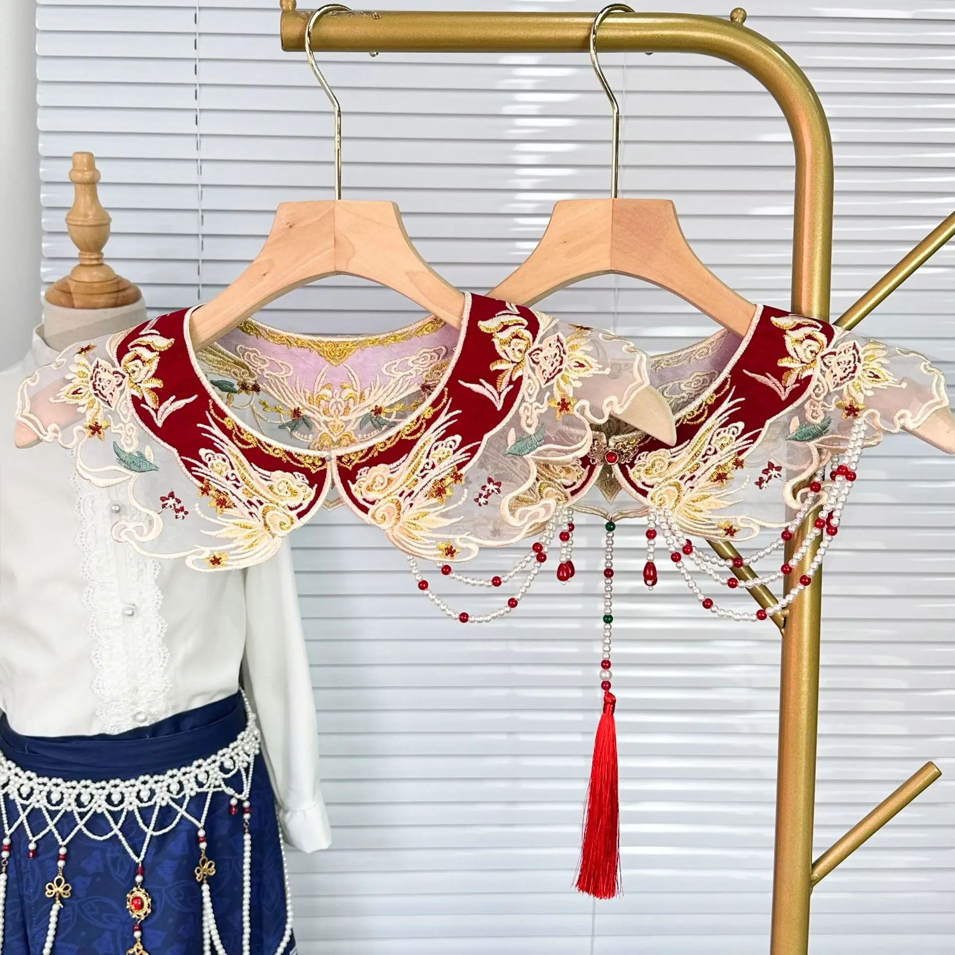 

Women's Embroidered Pearl Cloud Shoulder Red Retro Long Tassel False Collar Colorful Wedding Shawl Cape Collar in Ethnic Style