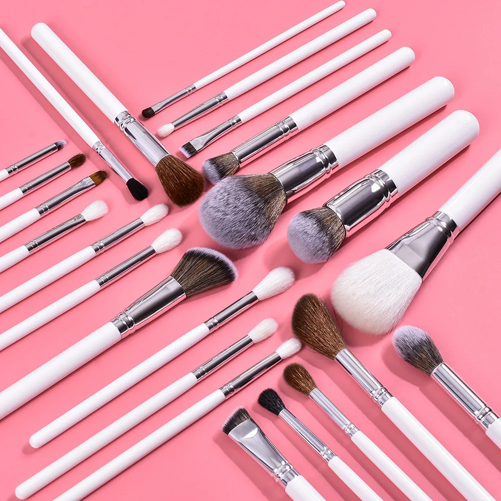 ชุดแปรงแต่งหน้า 26 ชิ้นศิลปินมืออาชีพโดยใช้แปรงผสมคอนทัวร์ดวงตาคุณภาพสูงแปรงสีขาวโลโก้ที่กําหนดเอง