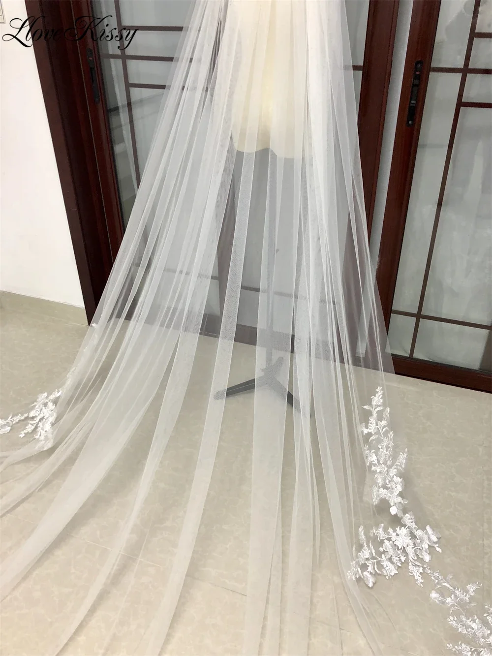 1 Tier Bridal Veil Long Wedding Veil With Comb Lace Edge Floral Appliques White Ivory Elegant Cathedral Veil for Bride 300cm