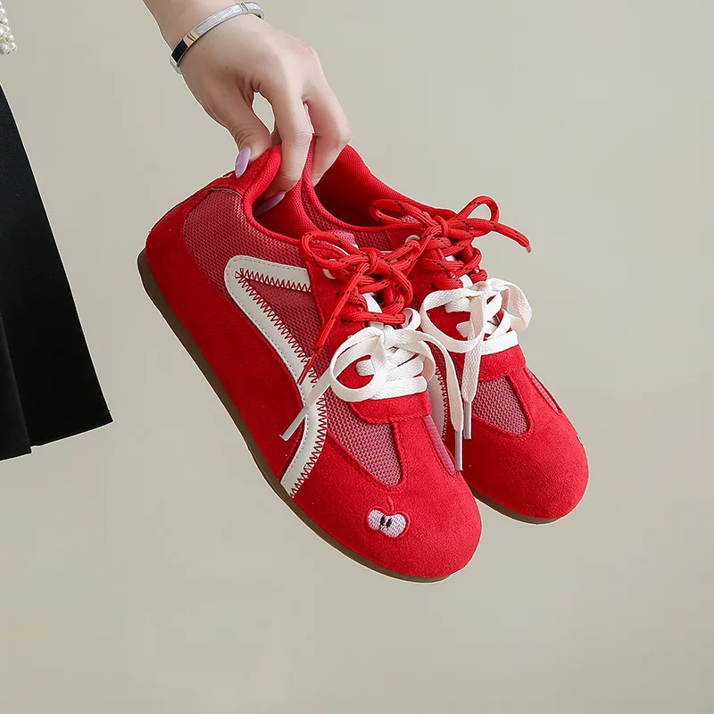 أحذية جديدة للنساء أحذية رياضية كاجوال للفتيات بلون الحلوى أحذية تزلج مسطحة برباط علوي