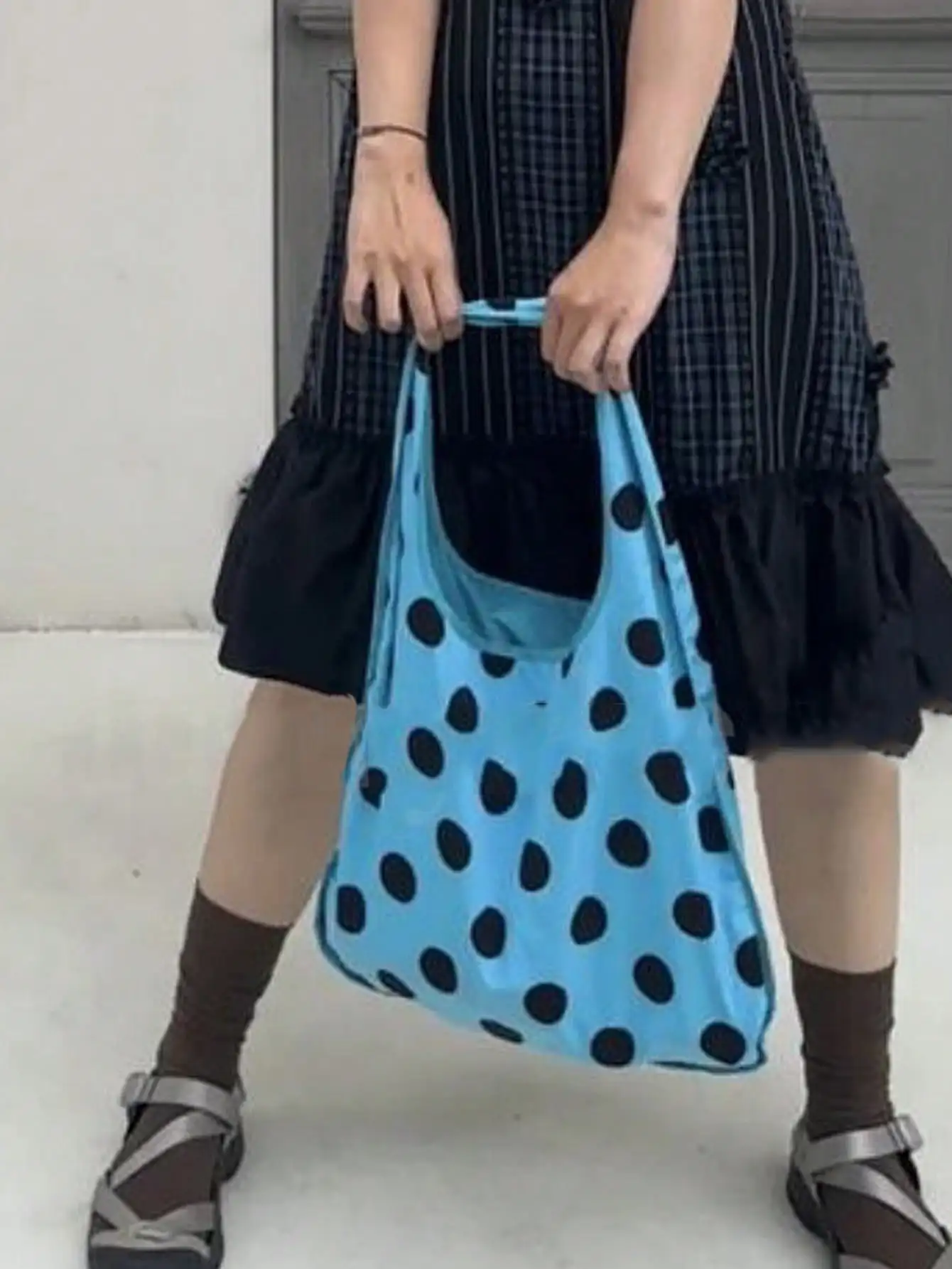 bolsa-de-lona-azul-versatil-de-alta-qualidade-grande-capacidade-bolsa-de-mao-para-o-dia-a-dia-bolsa-de-ombro-Unico-bolsa-de-compras-com-bolinhas-bolsa-tote-feminina
