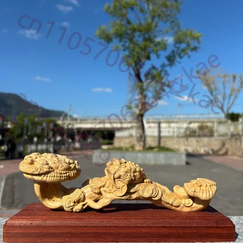 Hand-Carved Boxwood Toad & Ru Yi Sculpture - 7.9