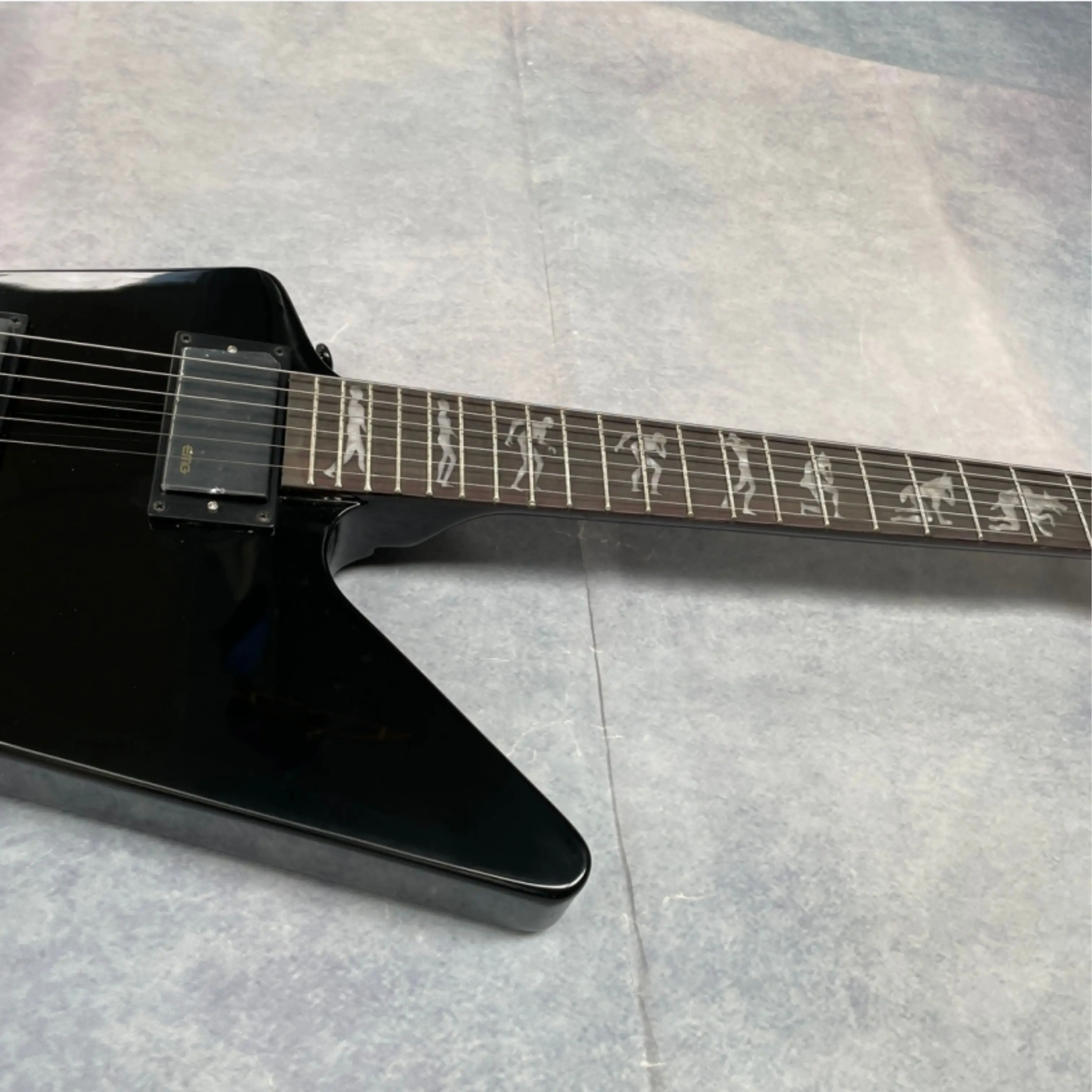 Bright Black 6-String Electric Guitar Personality Pattern Fretboard and HH Pickups Guitars, Live Band Performance Guitarra