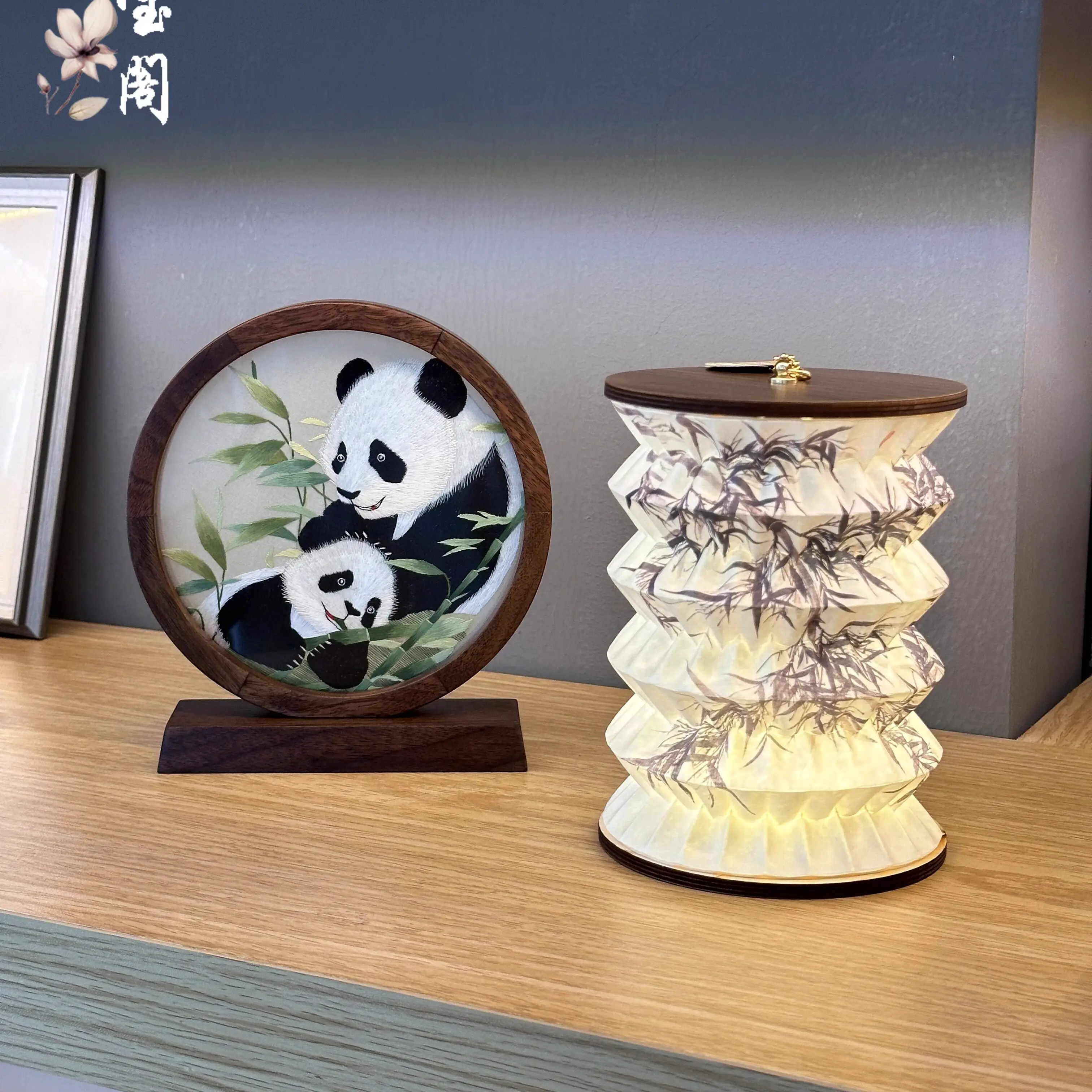 Suzhou Embroidery Gift for Foreigners Box Walnut Panda Handmade Decoration Double-Sided Chinese Characteristic
