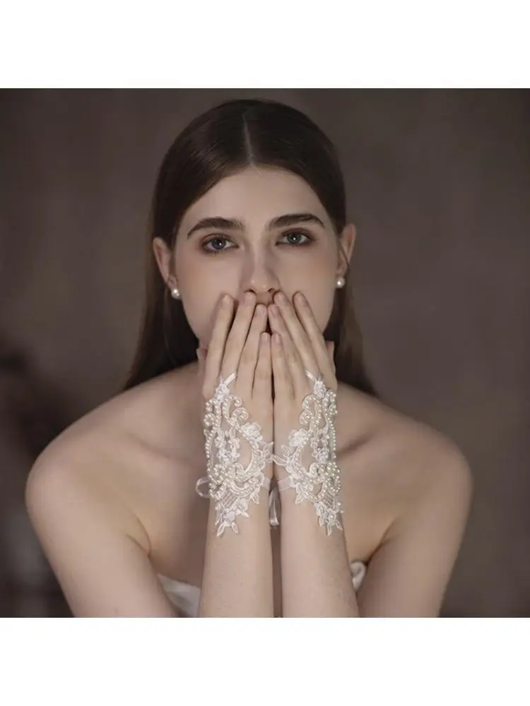 A52E Bridal Lace Gloves Hand Accessories for Wedding Day, Lace Fingerless Wrist Gloves with Beaded Detail for Bride