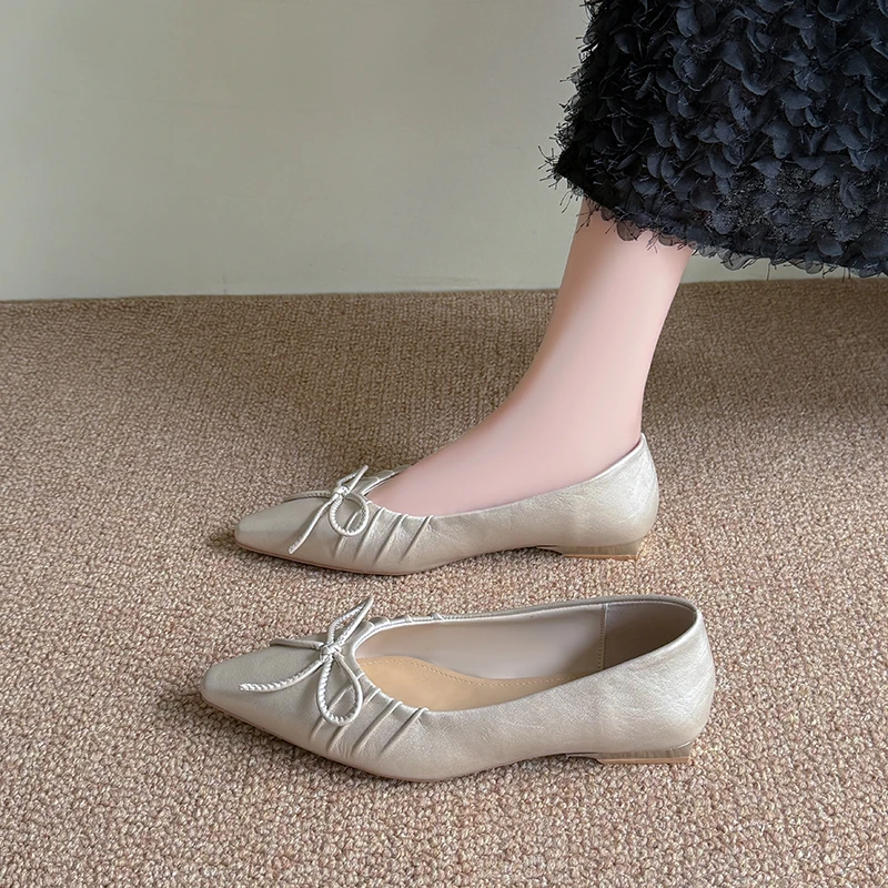 الترفيه مضخات النساء الأساسية الانزلاق على مربع منخفضة الكعب أشار تو أحذية امرأة الصلبة فراشة عقدة النساء مضخات حجم كبير