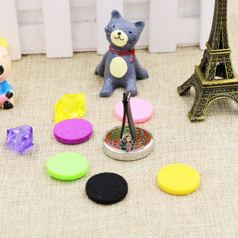 2Pcs Car Diffuser Clip Aromatherapy Essential Oil Air Freshener Round Shape Car Air Vent Perfume Clip with Random Color Felt