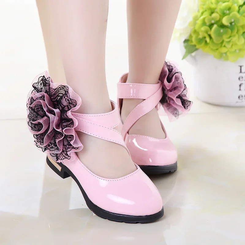 Sapatos de couro princesa para bebês, sandálias de flores fofas, elegantes sandálias confortáveis, moda primavera e verão, estudantes