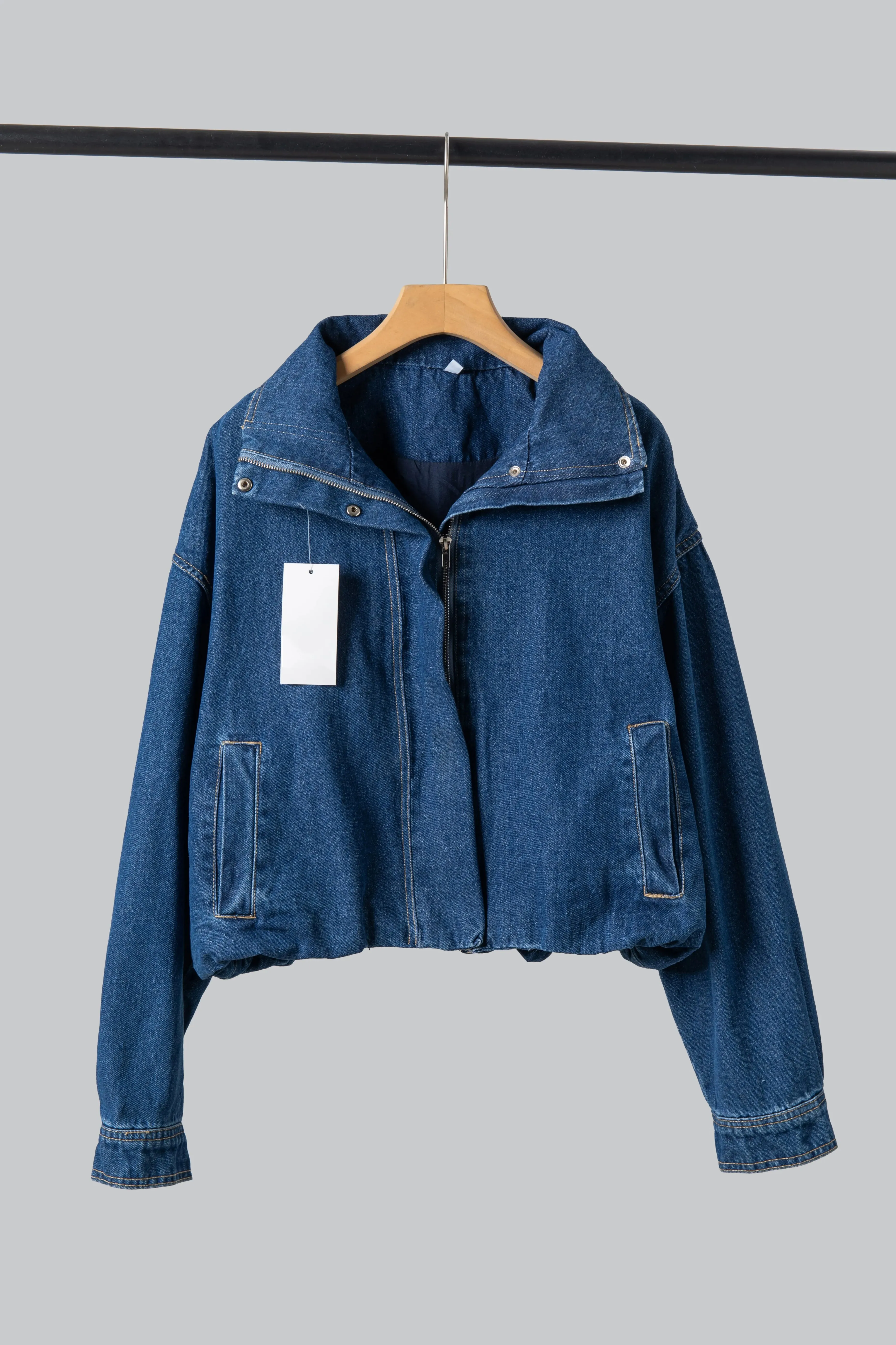 

Джинсовая короткая куртка в стиле ретро, женская повседневная свободная куртка на молнии с карманами и пуговицами, пальто с длинными рукавами, новинка 2023 года, осенняя мода, уличные куртки ﻿