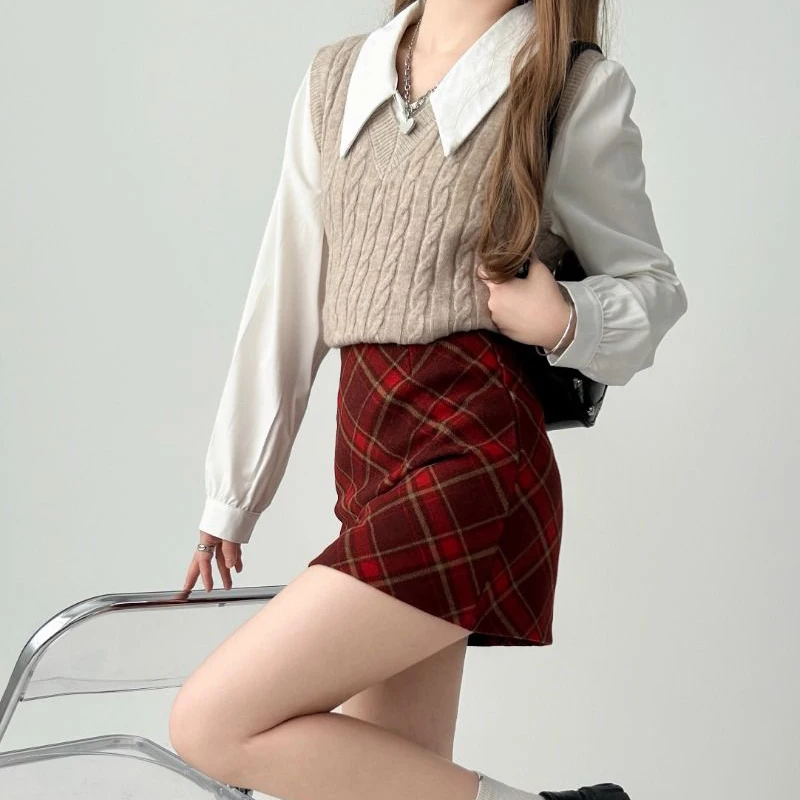 2026 Autumn Winter Wool Blend Plaid Skirts for Women High Waist A-line Wrap Hip Skirt Slim Fit and Slimming Elegant Woolen Skirt