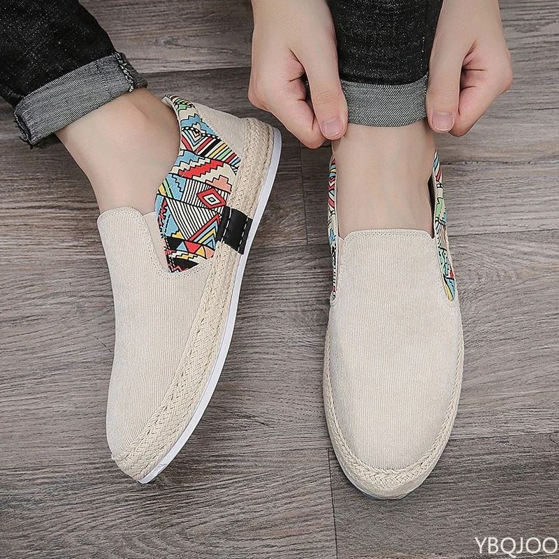 2025 nuevo estilo, moda de verano, zapatillas de deporte versátiles para hombres, zapatos planos de lona cómodos e informales, mocasines de tela de lino de pescador para hombres