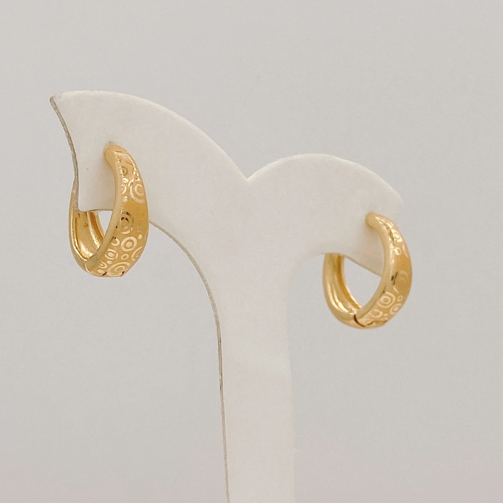 New In Gold Plated Huggie Hoop Earrings Women Vintage Circle Engraved Small Click Hoop Earrings Daily Wear Minimalist Jewelry