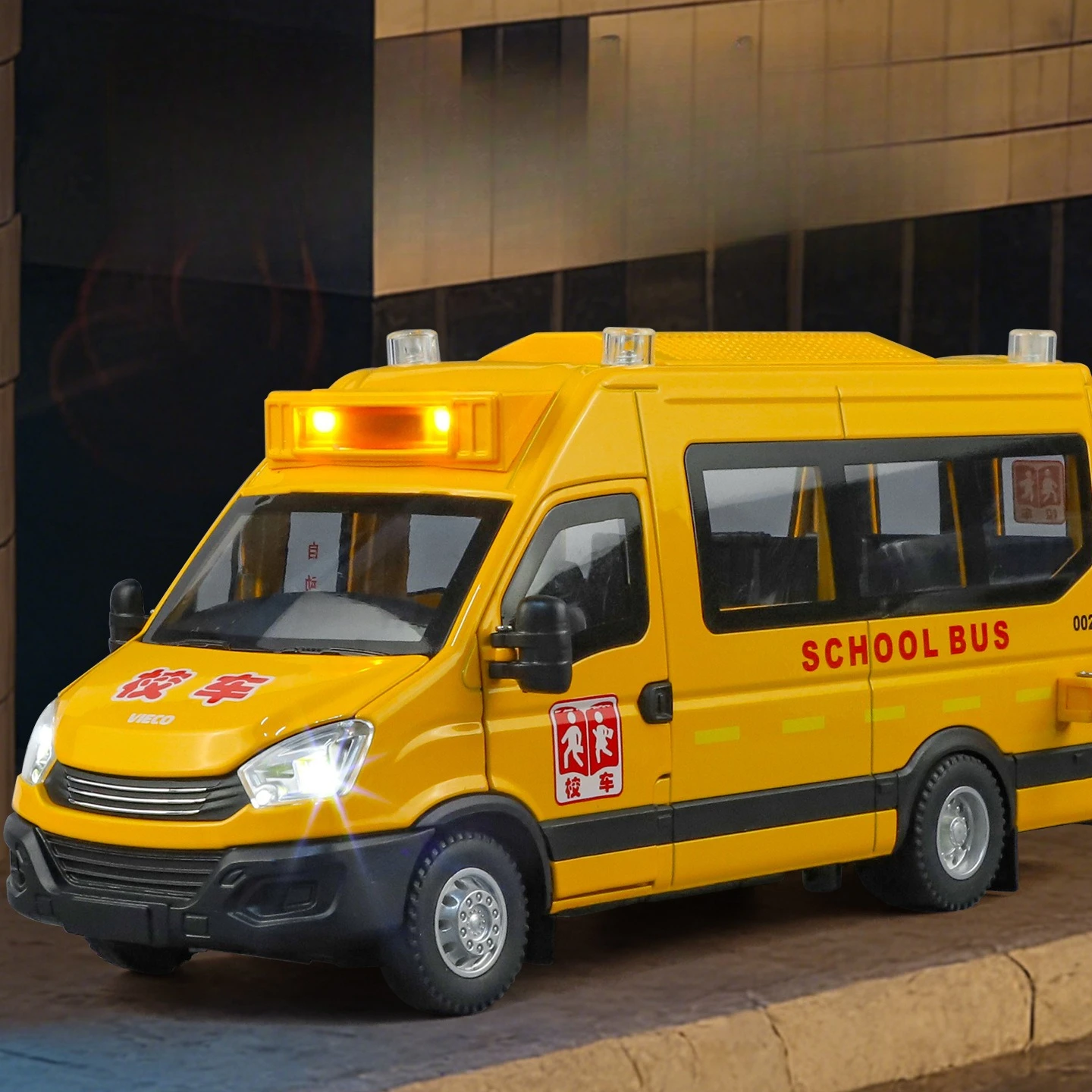 

Машинка-скорая помощь IVECO 1:24 со звуком и светом, откатывающаяся назад, детская игрушка, сувенир, имитационная модель автомобиля из сплава