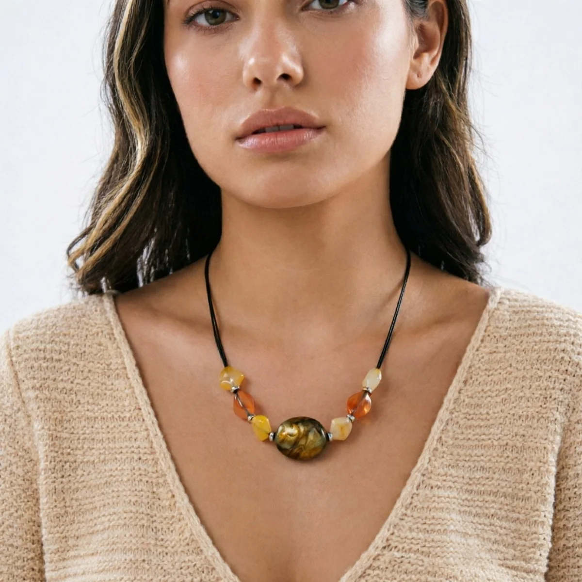 Ästhetische Boho-Halskette mit unregelmäßigen Acrylperlen und schwarzem Seil für Damen und Herren, Retro-Handarbeit, geometrischer Choker, Partyschmuck – Detail 17