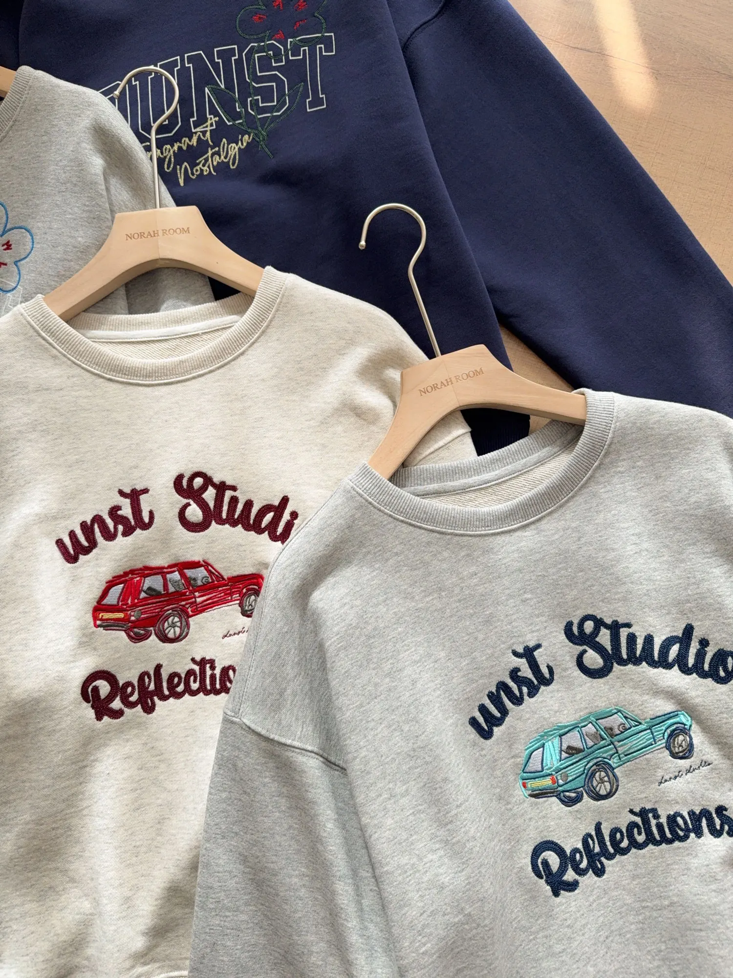 Mole F de Aodão com Gola Redonda e Manga Longa, Estilo Tubo Reto, Bordado Retrô DUN, Nova Coleção Primavera 2025 ...