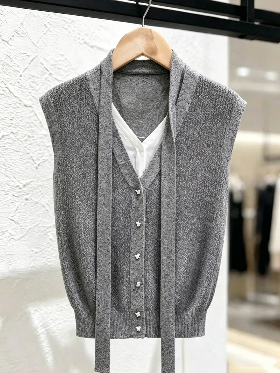 

Korean Style Soft V-Neck Knitted Ice Silk Sleeveless Vest Women's Summer Top Color Block Fake Two-Piece Straight Cut Commute