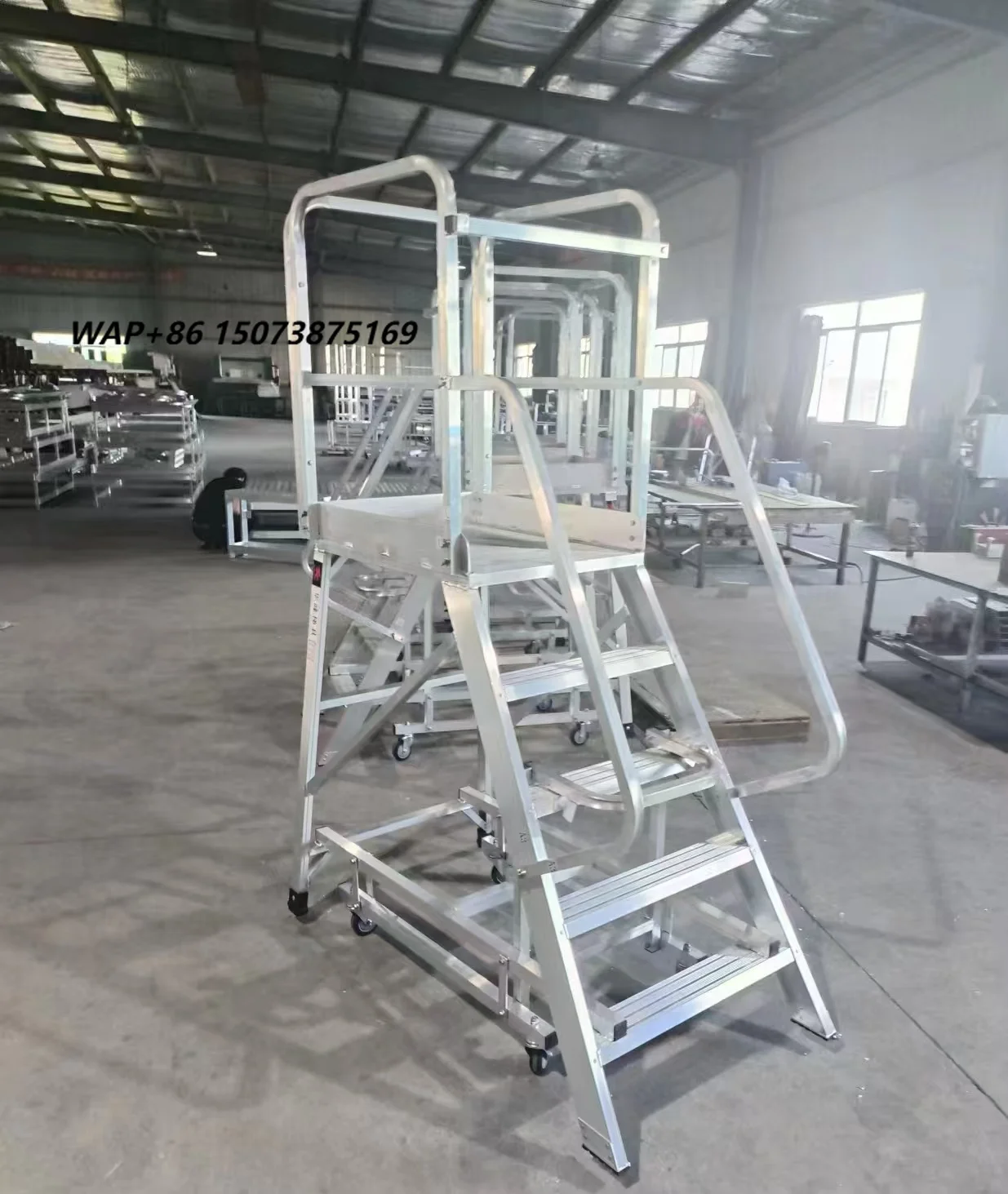 An Aluminum Alloy Ladder with Handrails, Suitable for Use in the Workshop, Is Easy to Move and Disassemble.
