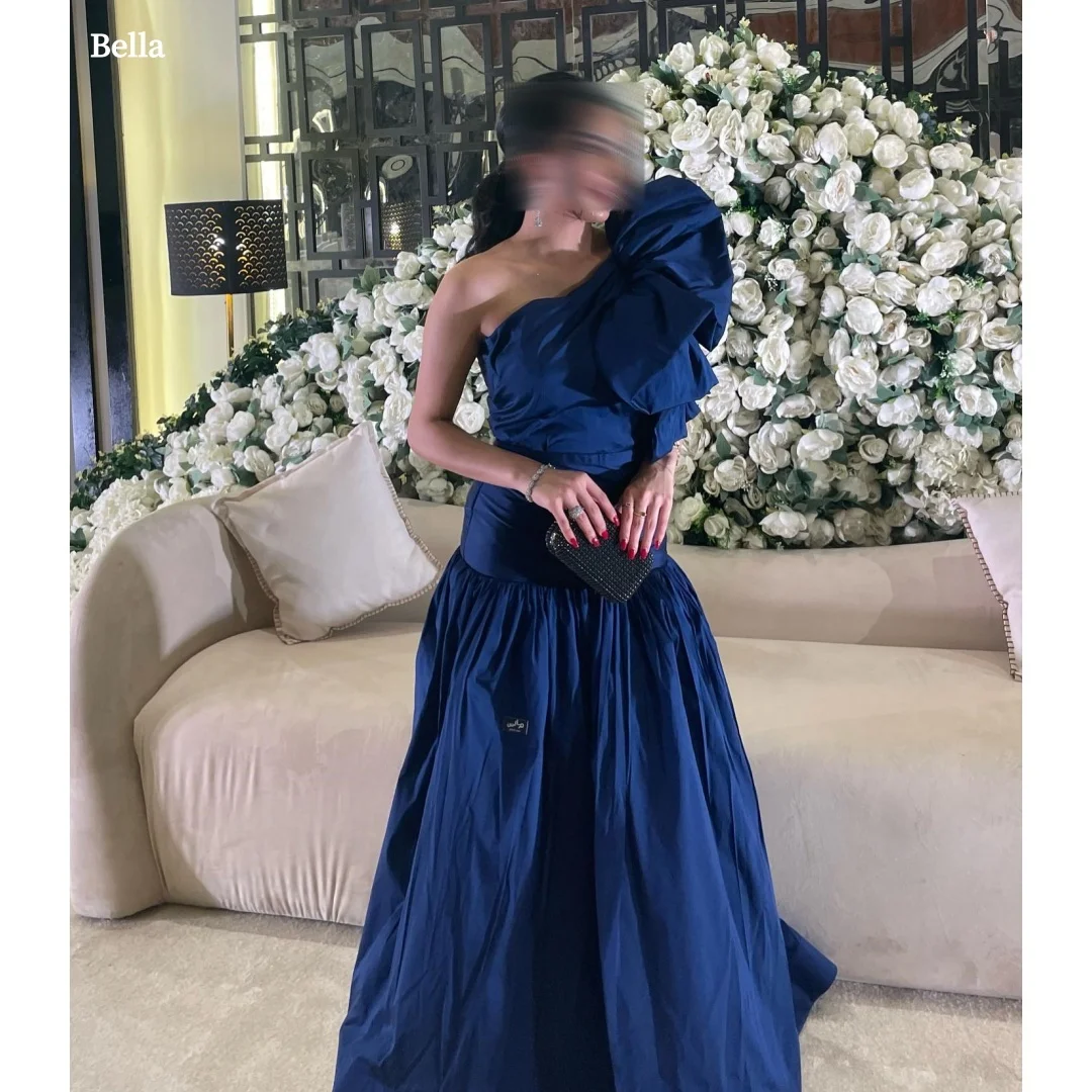 

Bella Customized Party Dresses Prom Dress robes de soirée Navy Blue One Shoulder Puffed Sleeve Ruched Waist Tiered Maxi Gown