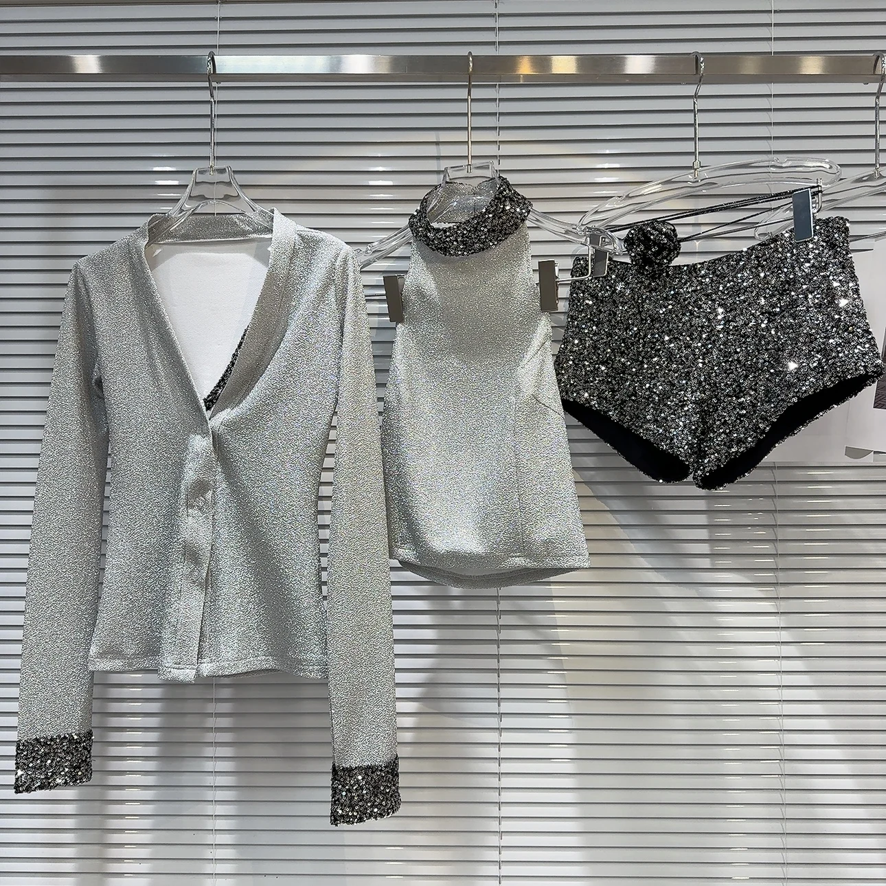 

Знаменитый комплект футболок с v-образным вырезом и блестками, висящий жилет с цветами, женская осенняя коллекция Faion, сексуальный Sle