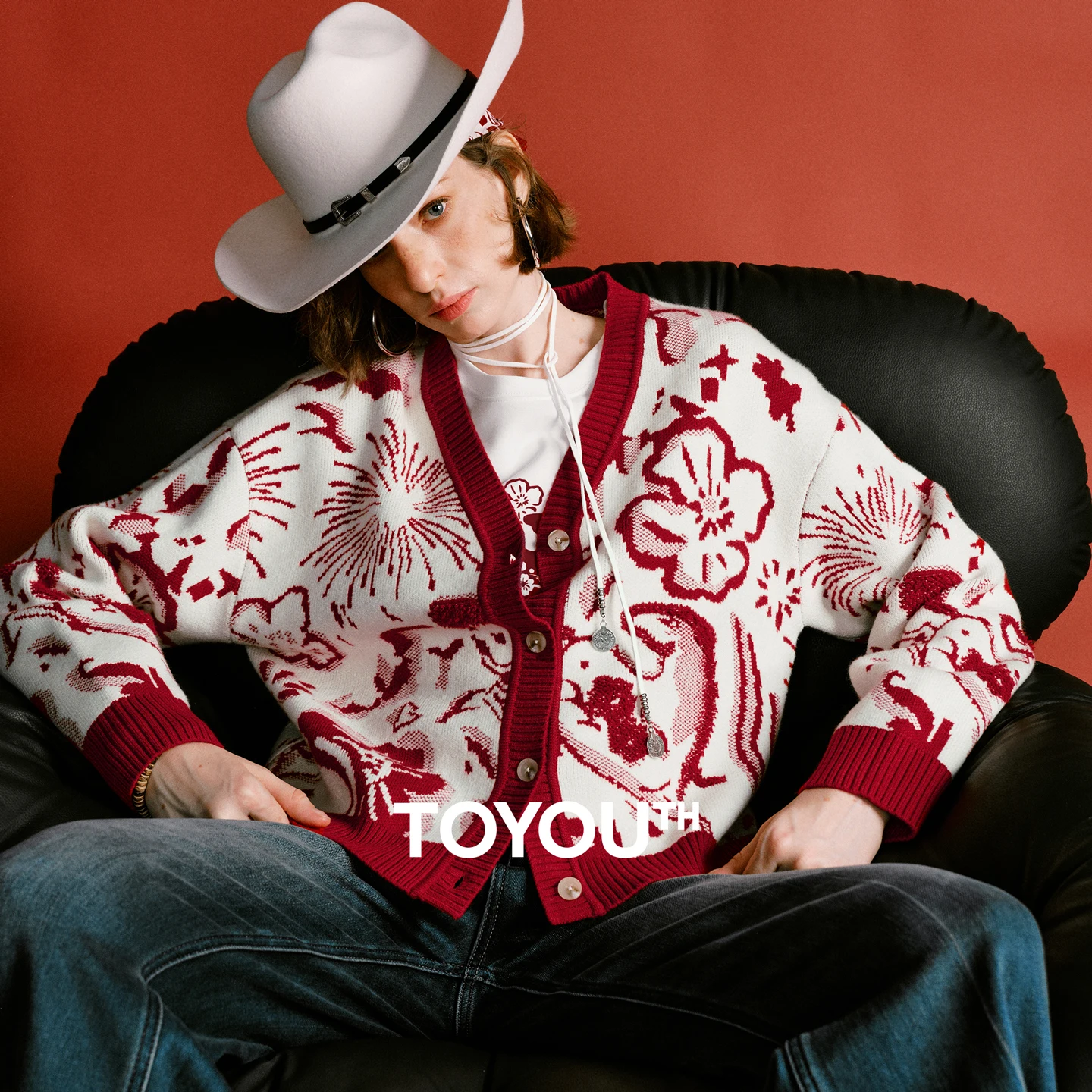 TOYOUTH Women "Mengzhu Daji" New Year Collaborative Sweater 2025 Winter New Crew Neck Loose Pegasus Totem Knitted Top