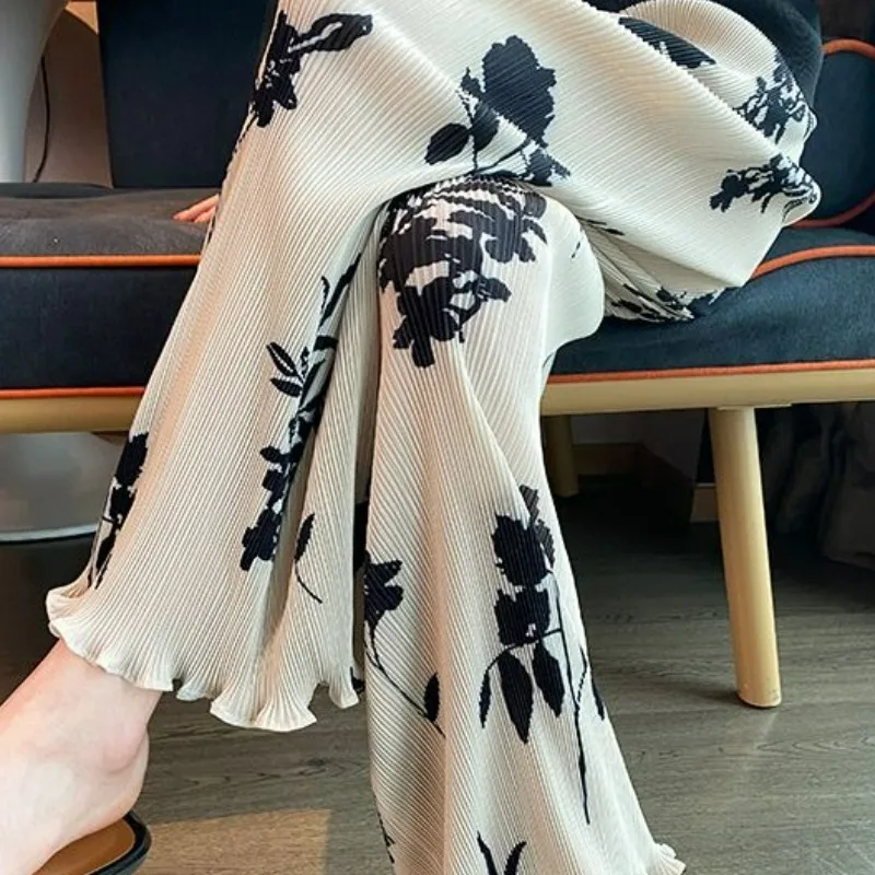 Spodnie damskie na lato 2025 w nowym chińskim stylu, plisowane, uniwersalne, codzienne, luźne, niszowe, proste, z wysokim stanem, wyszczuplające, z szerokimi nogawkami.