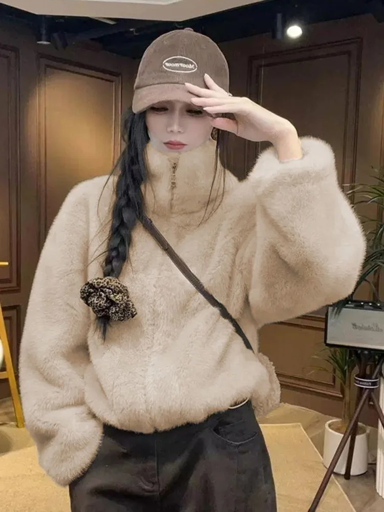 เสื้อโค้ทขนเฟอร์เทียมแบบมีซิป สไตล์วินเทจสำหรับผู้หญิง อุ่นสบายในฤดูหนาว คอตั้ง แขนยาว สไตล์เกาหลี ลำลอง น่ารัก หวานๆ