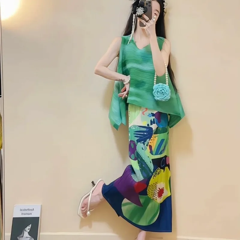 

Women's Pleated Two-piece Set Summer Green Top Printed Midi Skirt Elegant Outfit