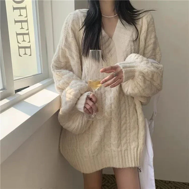 Maglione lavorato a maglia con maniche a lanterna donna coreano solido Twist scollo a v autunno inverno Pullover caldo moda sciolto Casual stile grazioso maglioni