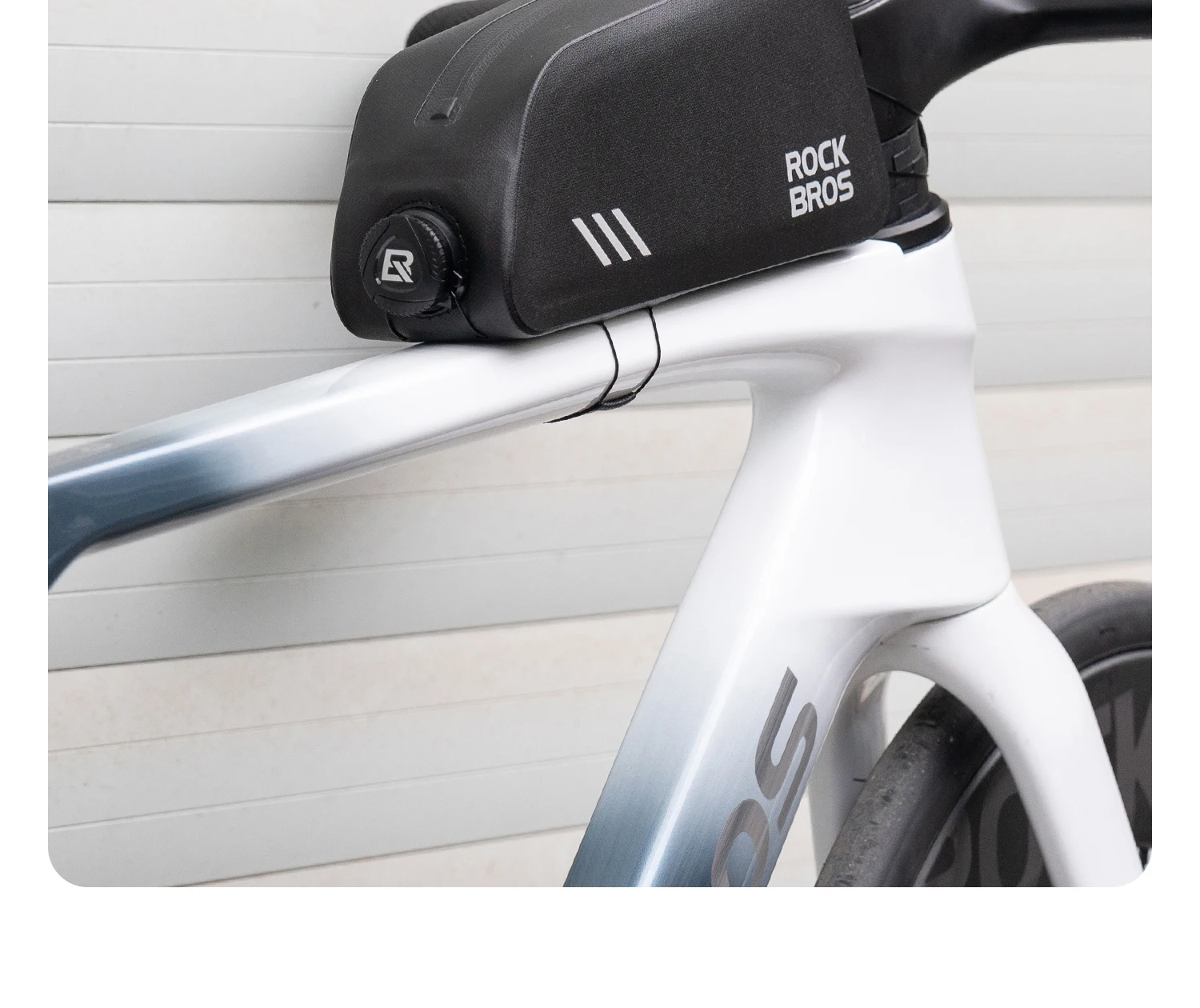 ROCKBROS Vollständig Wasserdichte Oberrohr-Tasche 0,9L Fassungsvermögen MTB Rennrad-Rahmentasche Versiegelte Reißverschluss-Rahmentasche mit Stabilem Befestigungszubehör – Detail 24