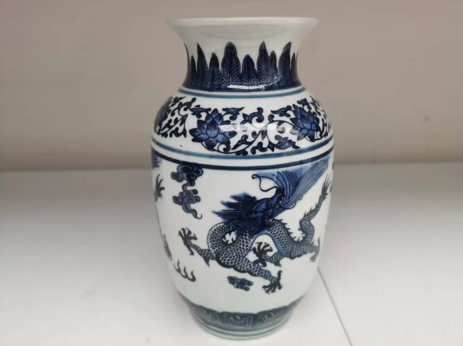 Classic Old porcelain Vase,Chinese Blue and white Hand Painted dragon pattern Home Decorations